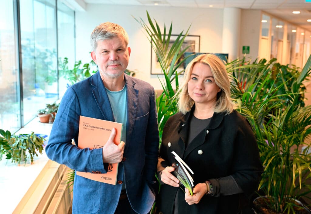 KLARE FOR HOVEDOPPGJØR. Nær 20 tariffavtaler skal forhandles i tillegg til at lønnsoppgjøret går som vanlig. Hanne Nordkild Skjønsberg og Nils Blomhoff, leder og nestleder i Negotias arbeidslivsavdeling.